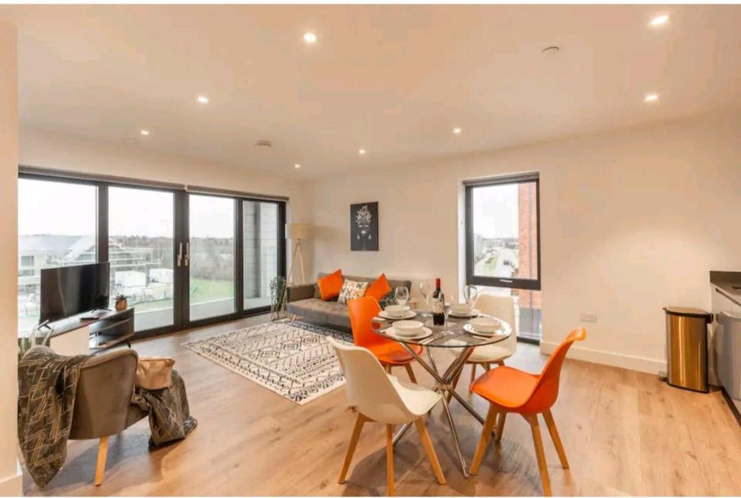 Spacious Balcony View Apt Near Nec Bhx Free Parking Sleeps 4 Hockley Heath Esterno foto