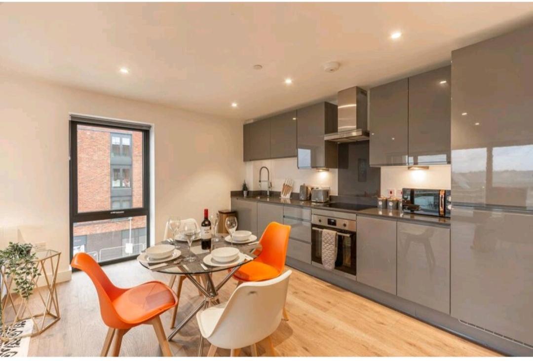 Spacious Balcony View Apt Near Nec Bhx Free Parking Sleeps 4 Hockley Heath Esterno foto